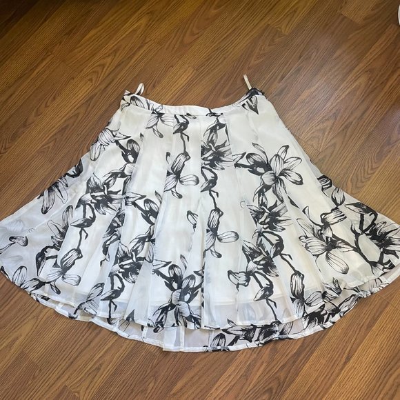 Full Flowing Skirt - Picture 1 of 3